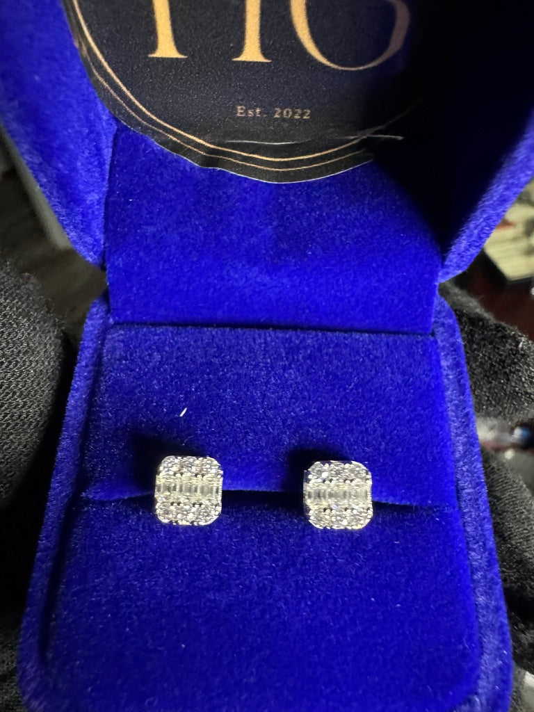 1.5CTW baguette and Round Solitary (twist back)