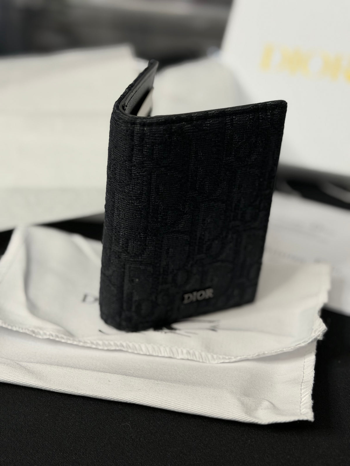 2ESCH138YSE_H03E
 Bifold Card Holder Black Oblique Jacquard