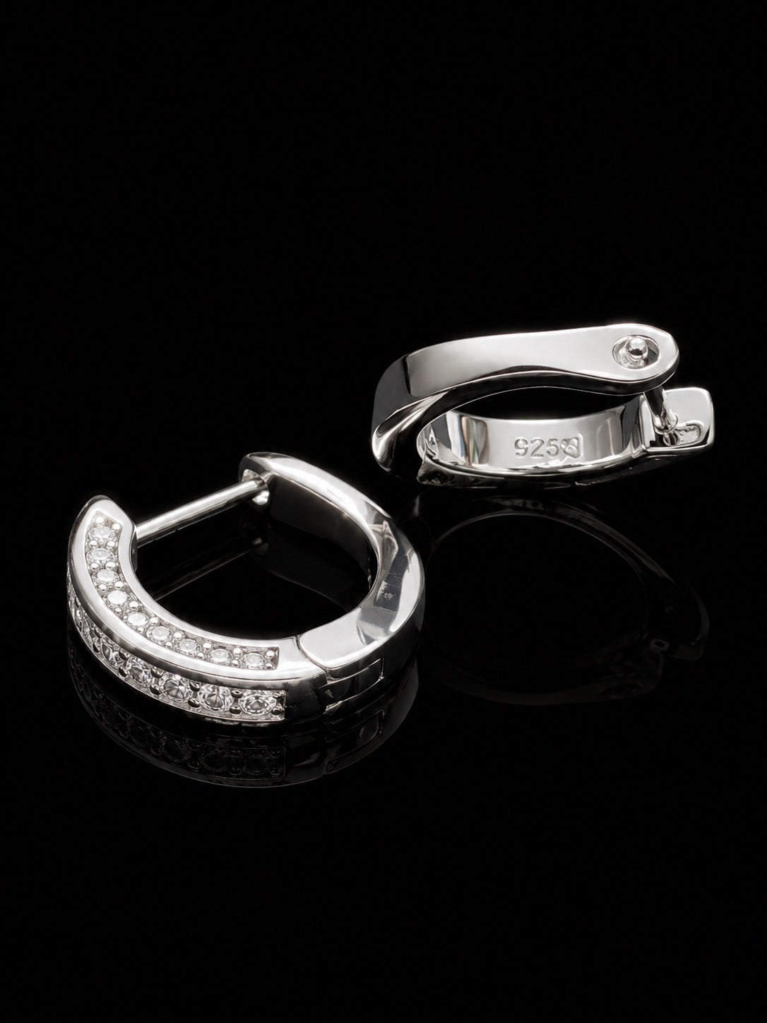 1CTW "lucky Shoe" 3 dimensional single row hoops