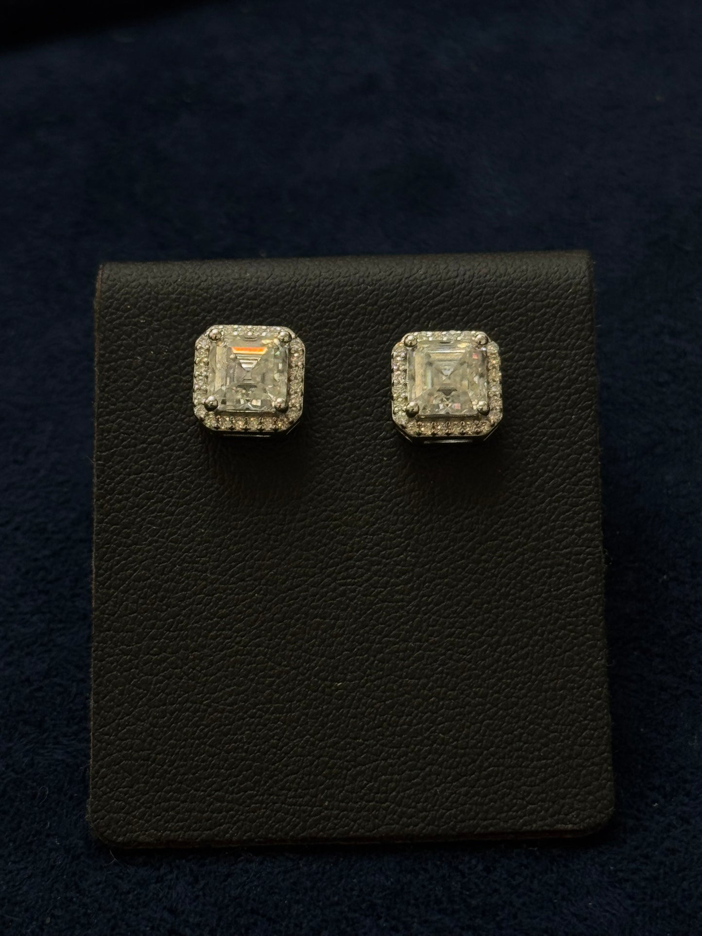 2.0CTW Asscher cut solitary beveled cut With Hex Halo