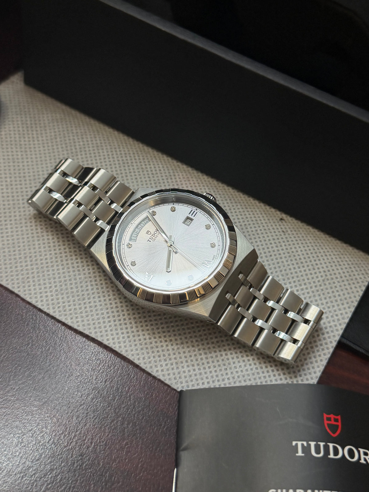 M28600 Royal “Silver Diamond Dot” 41mm