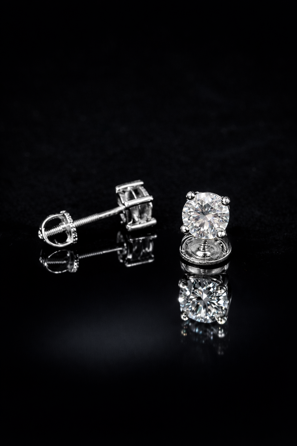 0.5CT Solitary Round 4 prong Studs (twist back) 1CTW
