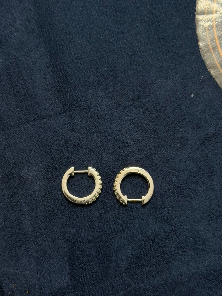 0.5CTW Single row Huggie Hoops
