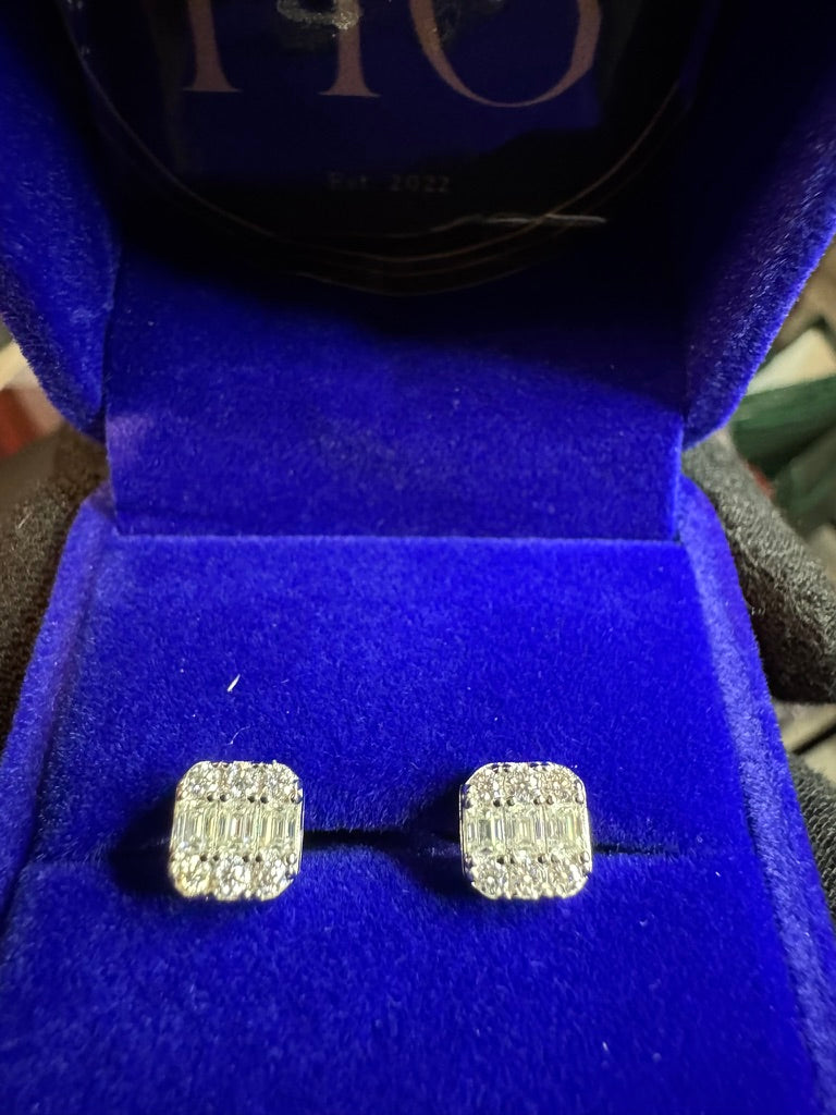 1.5CTW baguette and Round Solitary (twist back)