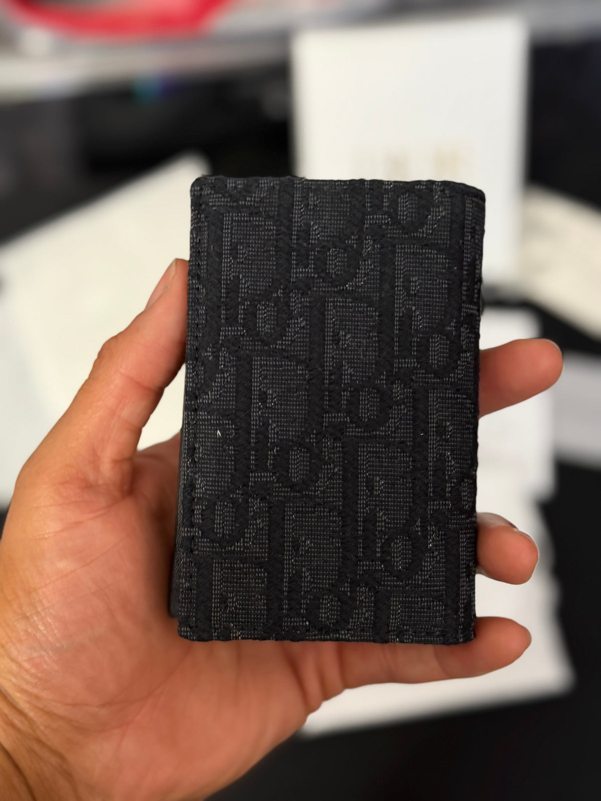 2ESCH138YSE_H03E
 Bifold Card Holder Black Oblique Jacquard
