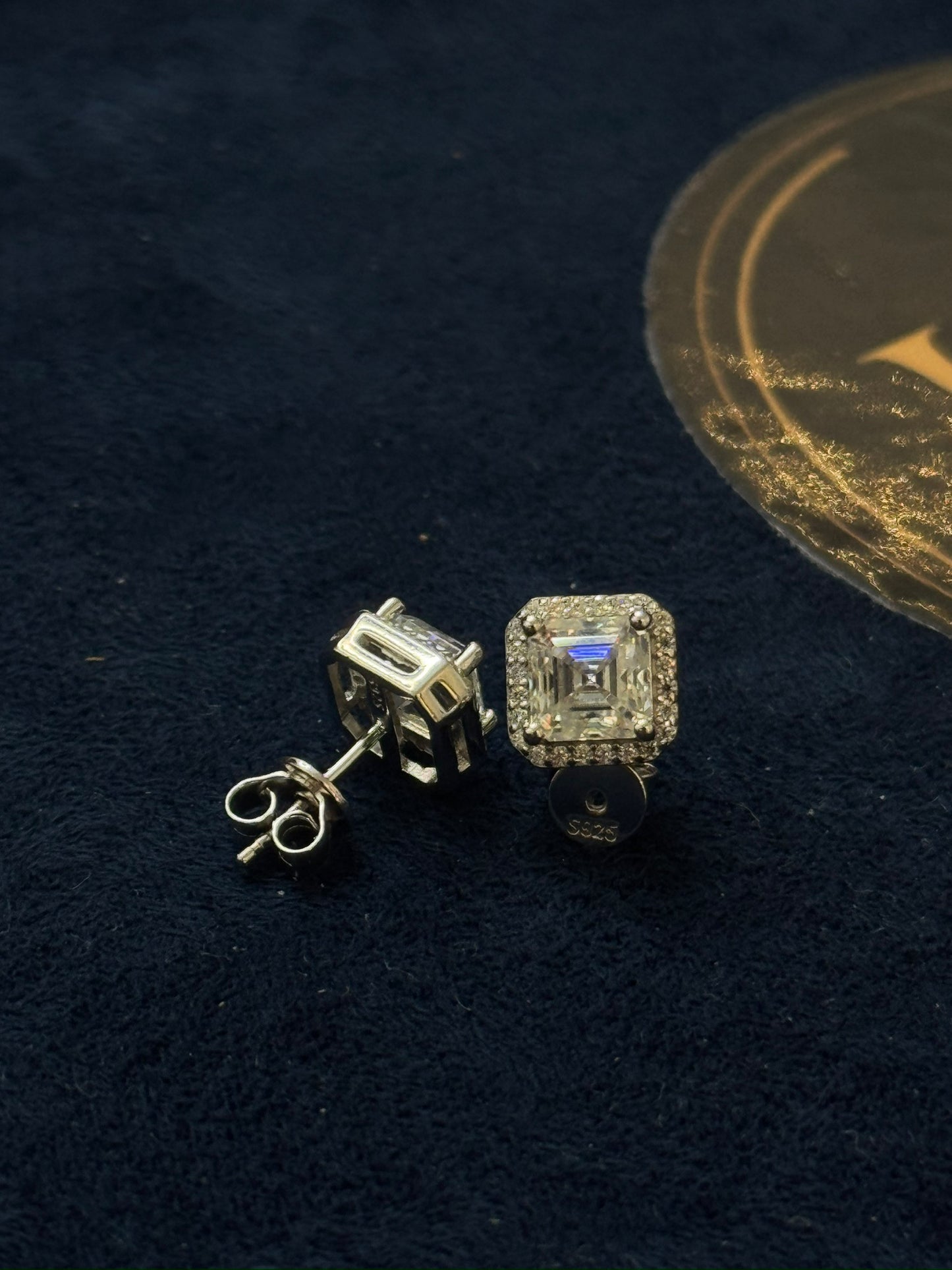 2.0CTW Asscher cut solitary beveled cut With Hex Halo