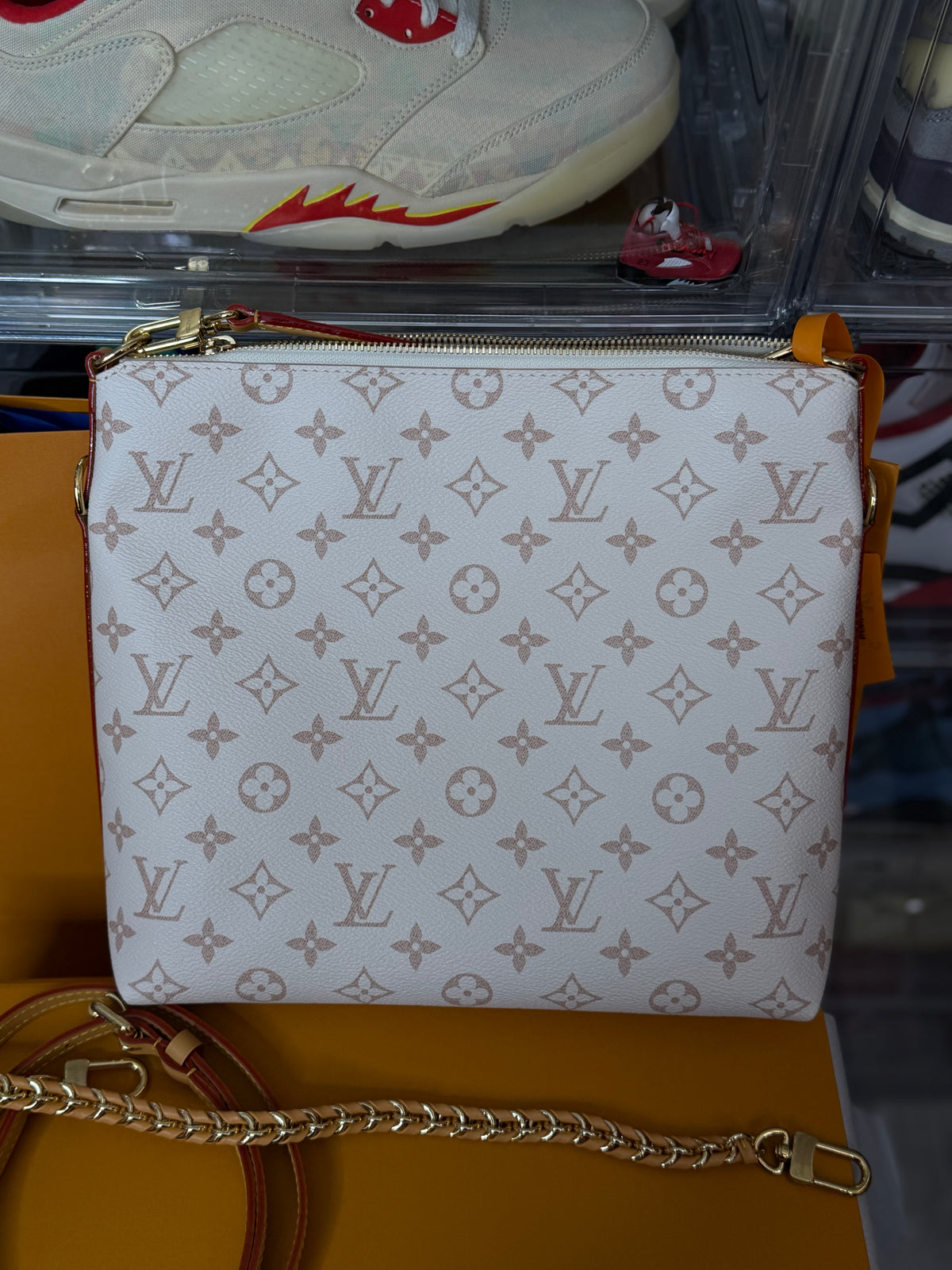 M2A078 Multipass Handbag