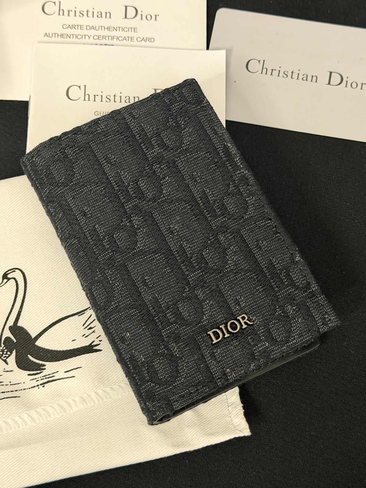 2ESCH138YSE_H03E
 Bifold Card Holder Black Oblique Jacquard