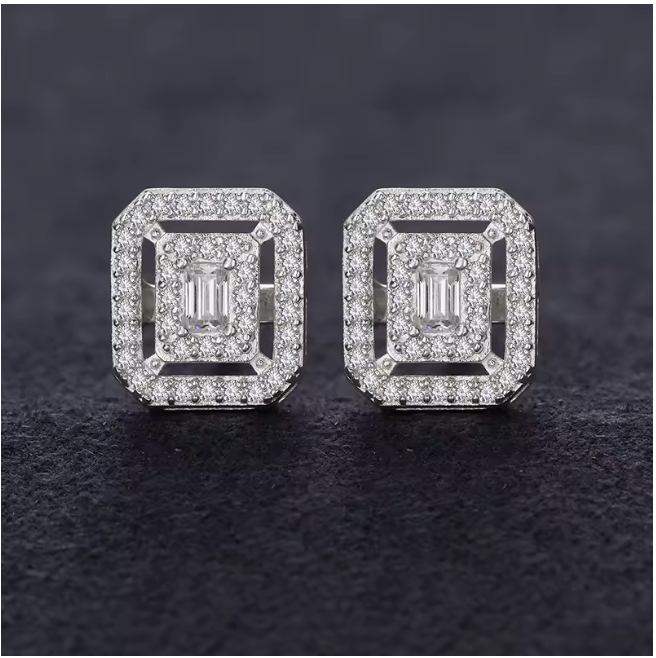 1CTW Single baguette Halo with bridge (push back)